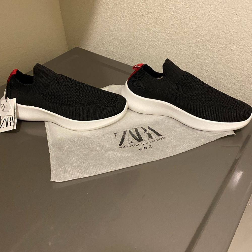 Men’s Zara Black Knit Slip on sneaker Size 41 (EU) / 8 (US)